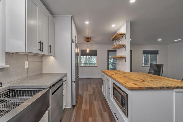 5163 Loch Leven Dr, Pollock Pines, CA 95726