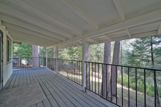 5163 Loch Leven Dr, Pollock Pines, CA 95726