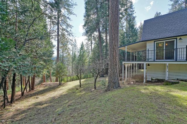 5163 Loch Leven Dr, Pollock Pines, CA 95726