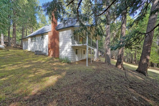 5163 Loch Leven Dr, Pollock Pines, CA 95726