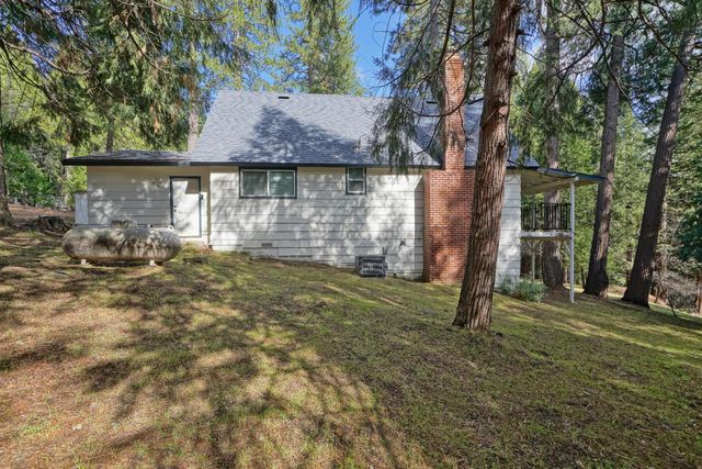 5163 Loch Leven Dr, Pollock Pines, CA 95726