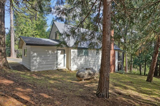 5163 Loch Leven Dr, Pollock Pines, CA 95726