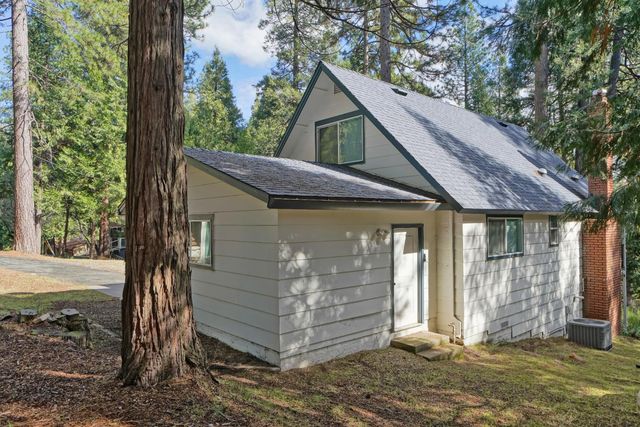 5163 Loch Leven Dr, Pollock Pines, CA 95726