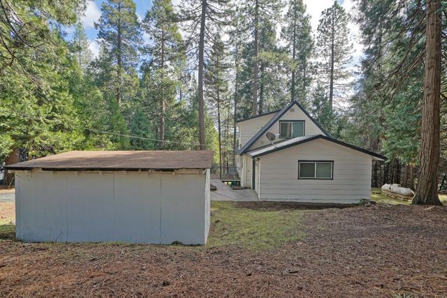5163 Loch Leven Dr, Pollock Pines, CA 95726