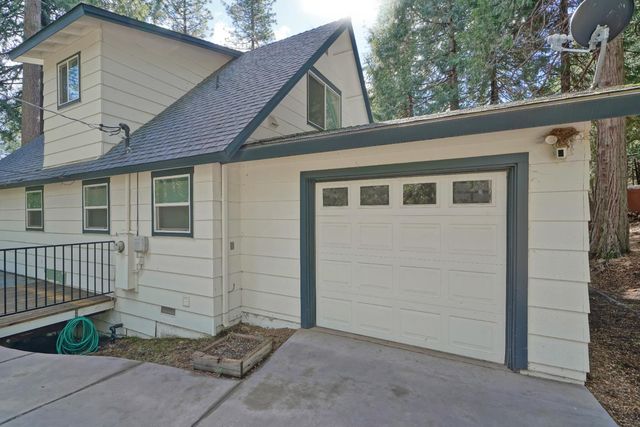 5163 Loch Leven Dr, Pollock Pines, CA 95726