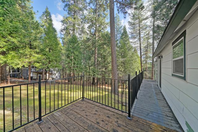 5163 Loch Leven Dr, Pollock Pines, CA 95726