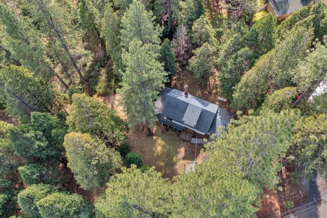 5163 Loch Leven Dr, Pollock Pines, CA 95726