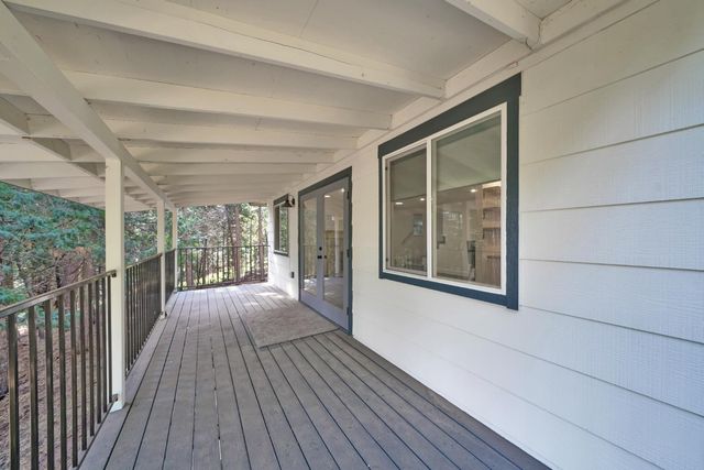 5163 Loch Leven Dr, Pollock Pines, CA 95726