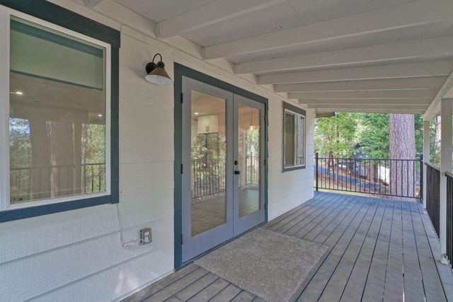 5163 Loch Leven Dr, Pollock Pines, CA 95726