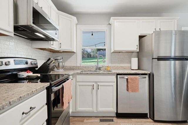 2371 Woodland Drive NW, Kennesaw, GA 30152