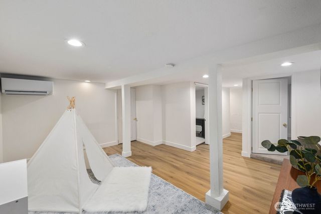 7132 34th Avenue SW, Seattle, WA 98126