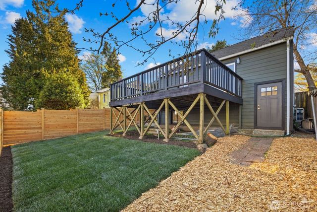 7132 34th Avenue SW, Seattle, WA 98126