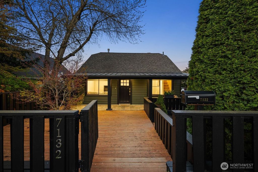 7132 34th Avenue SW, Seattle, WA 98126