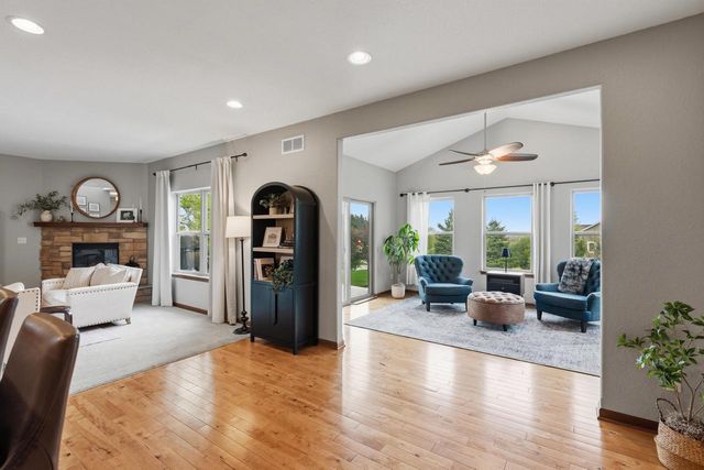 3967 Oakmont TRAIL, Waukesha, WI 53188