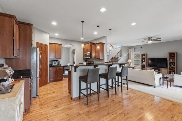 3967 Oakmont TRAIL, Waukesha, WI 53188
