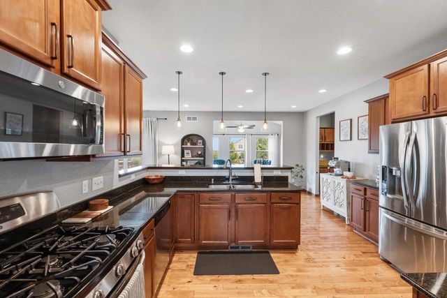 3967 Oakmont TRAIL, Waukesha, WI 53188