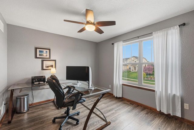 3967 Oakmont TRAIL, Waukesha, WI 53188