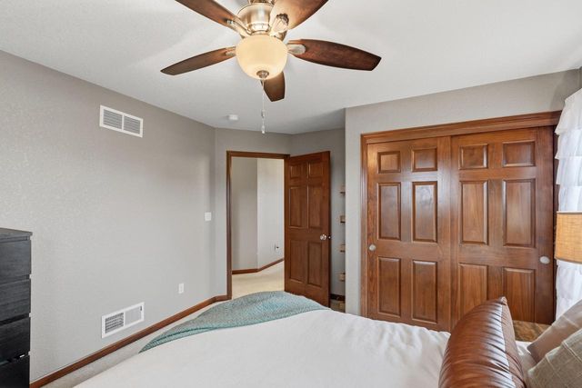 3967 Oakmont TRAIL, Waukesha, WI 53188