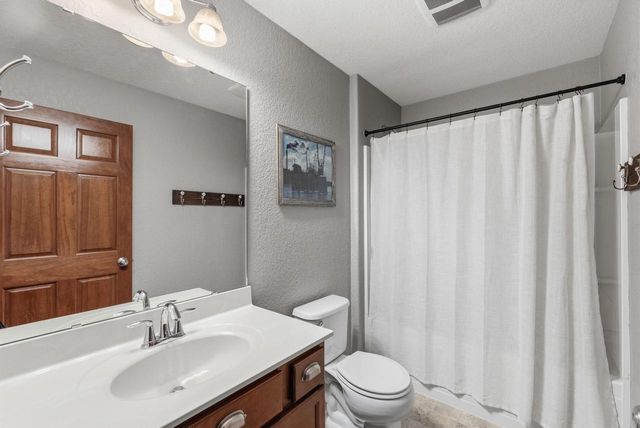 3967 Oakmont TRAIL, Waukesha, WI 53188