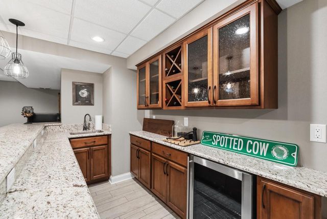 3967 Oakmont TRAIL, Waukesha, WI 53188
