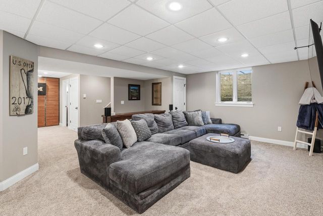 3967 Oakmont TRAIL, Waukesha, WI 53188