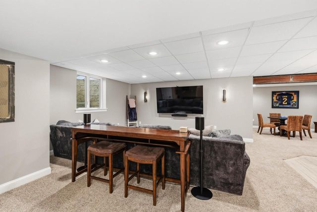 3967 Oakmont TRAIL, Waukesha, WI 53188