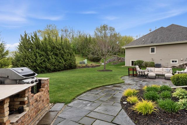 3967 Oakmont TRAIL, Waukesha, WI 53188