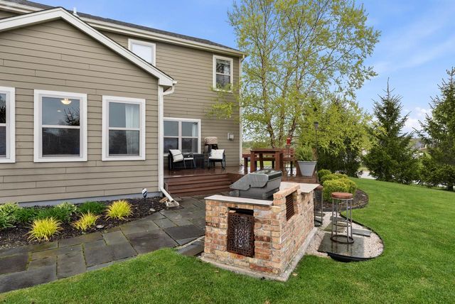 3967 Oakmont TRAIL, Waukesha, WI 53188