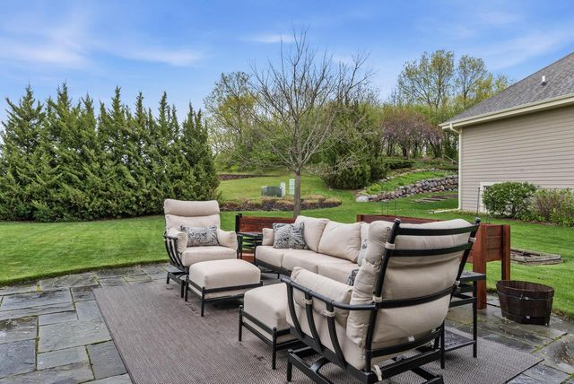 3967 Oakmont TRAIL, Waukesha, WI 53188