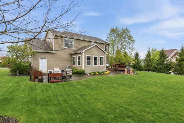 3967 Oakmont TRAIL, Waukesha, WI 53188