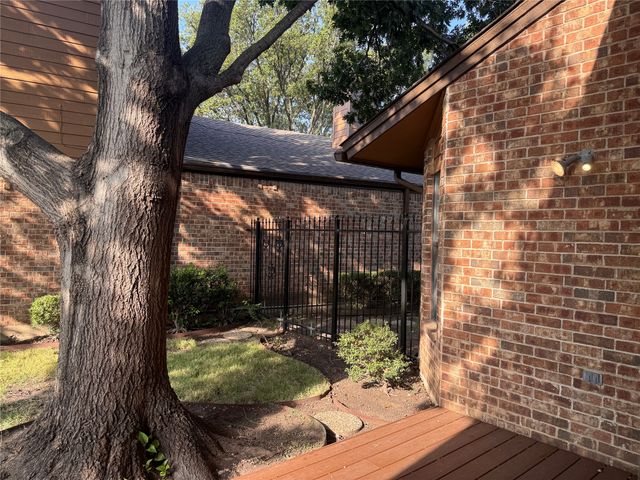 3304 Scarlet Oak Court, Farmers Branch, TX 75234