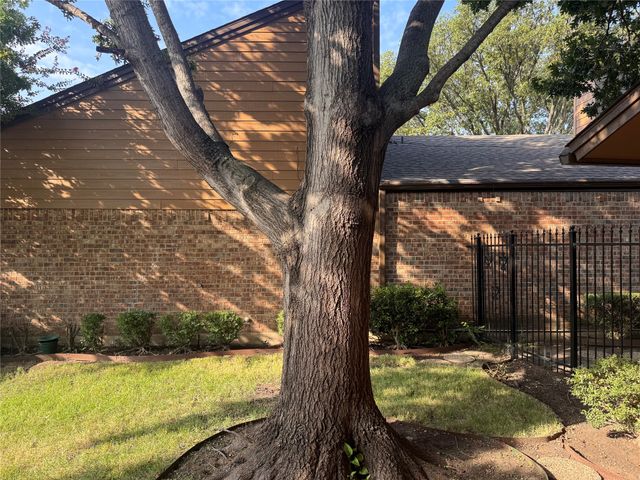 3304 Scarlet Oak Court, Farmers Branch, TX 75234