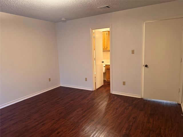 3304 Scarlet Oak Court, Farmers Branch, TX 75234