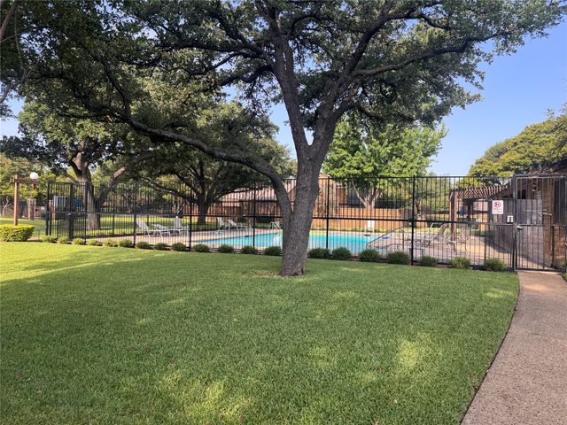 3304 Scarlet Oak Court, Farmers Branch, TX 75234