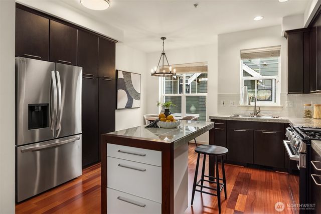 1848 NE Kenyon Court, Issaquah, WA 98029