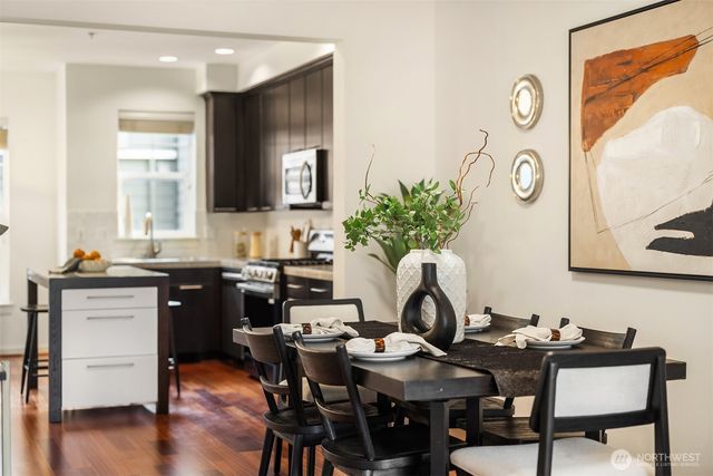 1848 NE Kenyon Court, Issaquah, WA 98029