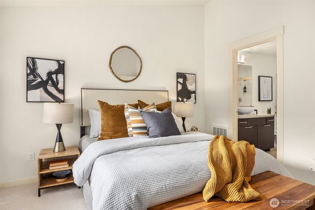 1848 NE Kenyon Court, Issaquah, WA 98029