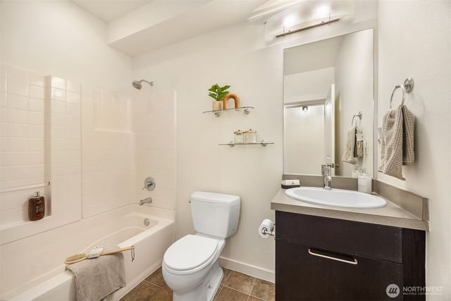 1848 NE Kenyon Court, Issaquah, WA 98029