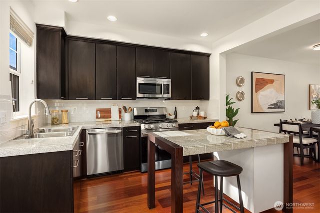 1848 NE Kenyon Court, Issaquah, WA 98029