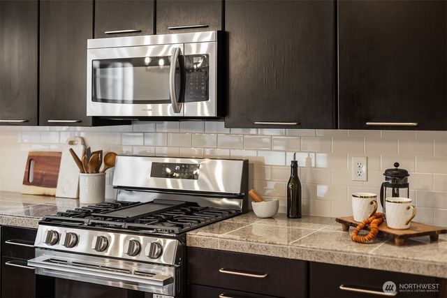 1848 NE Kenyon Court, Issaquah, WA 98029