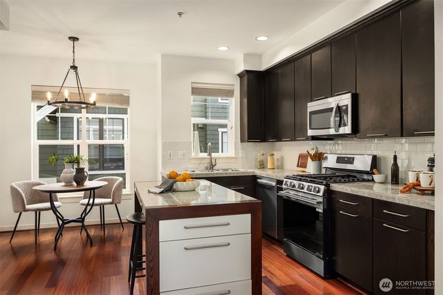 1848 NE Kenyon Court, Issaquah, WA 98029