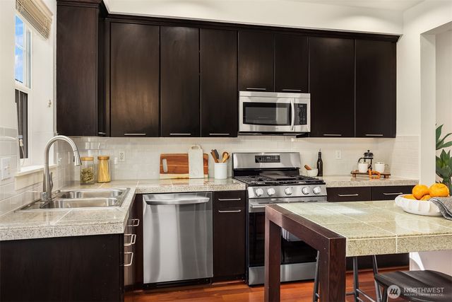 1848 NE Kenyon Court, Issaquah, WA 98029