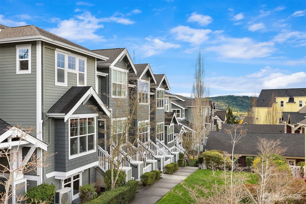 1848 NE Kenyon Court, Issaquah, WA 98029