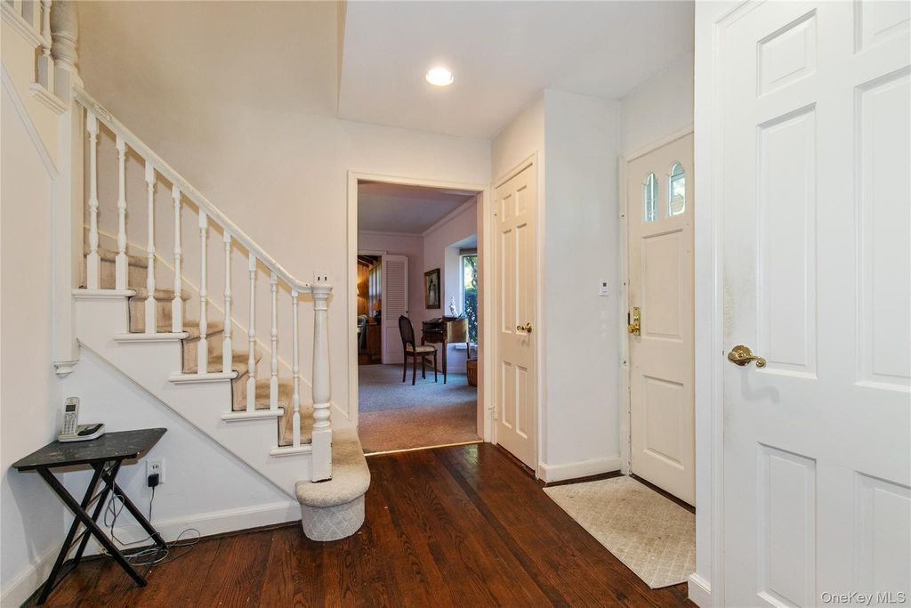 16 Birch Hill Road, Great Neck, NY 11020 — photo 2
