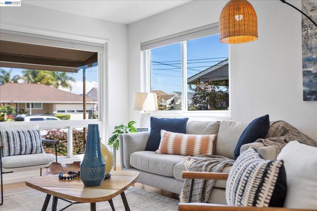 831 Casanova Dr, San Leandro, CA 94578