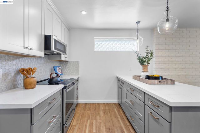 831 Casanova Dr, San Leandro, CA 94578