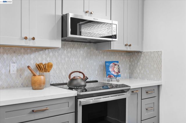 831 Casanova Dr, San Leandro, CA 94578