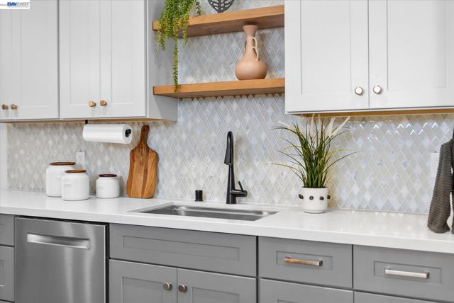 831 Casanova Dr, San Leandro, CA 94578