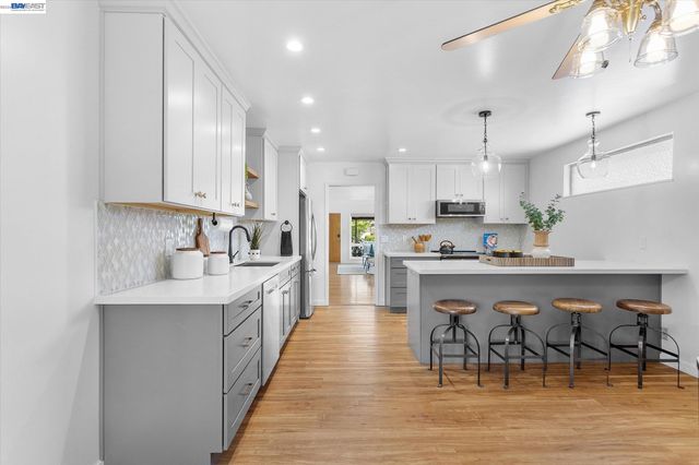 831 Casanova Dr, San Leandro, CA 94578