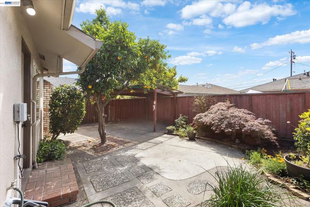831 Casanova Dr, San Leandro, CA 94578